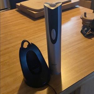 Electric bottle opener